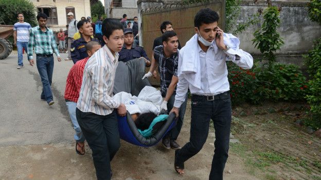 150425092505_nepal_quake_injured_624x351_afp_nocredit